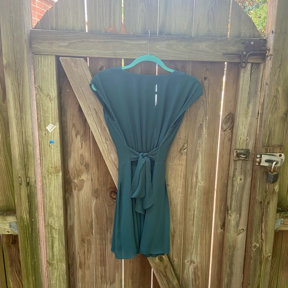 GORGEOUS Green Dress - Picture 3 of 3